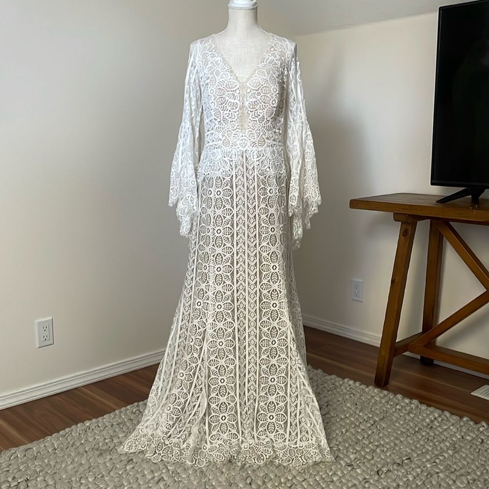 Willowby Adelaide Women’s Peplum Doutzen Lace Size 16W Wedding Gown